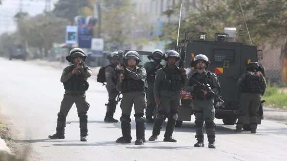 قوات الاحتلال تداهم قرى بالضفة الغربية والمستوطنون يهاجمون أسرة فلسطينية في الأغوار