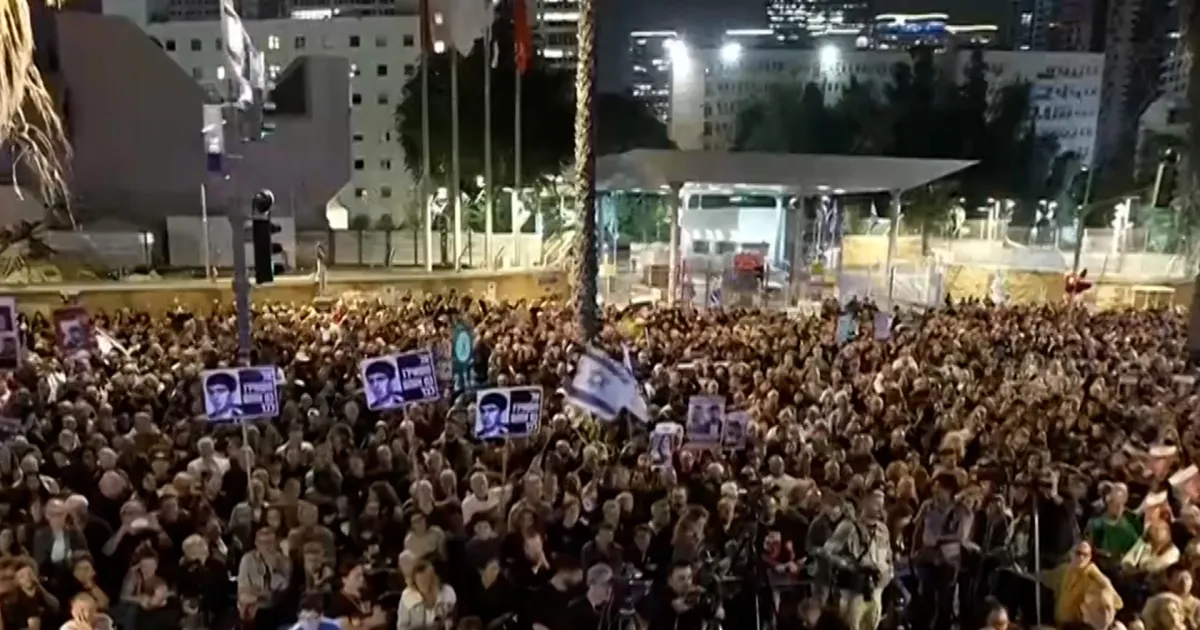 مظاهرات حاشدة تشل تل أبيب .. وغالانت ورؤساء الجامعات يعلنون انضمامهم للاحتجاجات