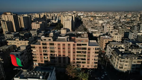 "غزة تحت النار.. تهديد عمارة الزنط بالنصر يشرّد 200 إنسان ينامون في الشوارع وسط تهديدات جديدة بالقصف"