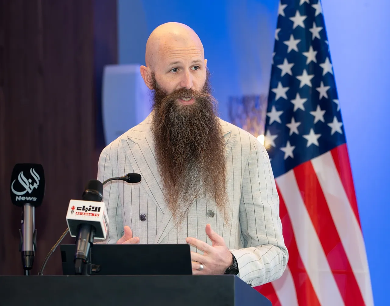 ديانة جيمس هولتسنايدر ويكيبيديا