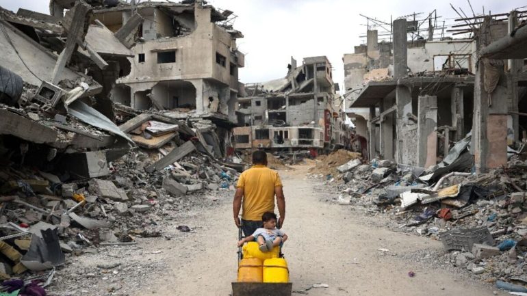 بعد النار والدمار.. غزة تستعد لـ”معركة الإعمار”