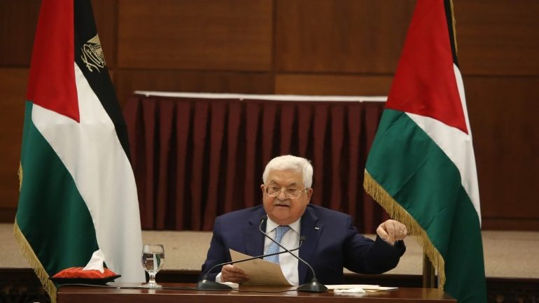 ديانة محمود عباس: ما لا تعرفه عن الرئيس الفلسطيني أبو مازن