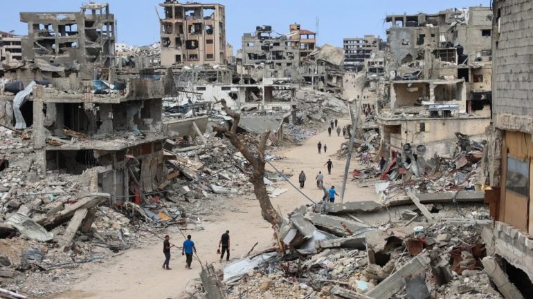 “دمار نووي”.. سكان غزة يواجهون خيارات مُرة بعد عودتهم لمنازلهم