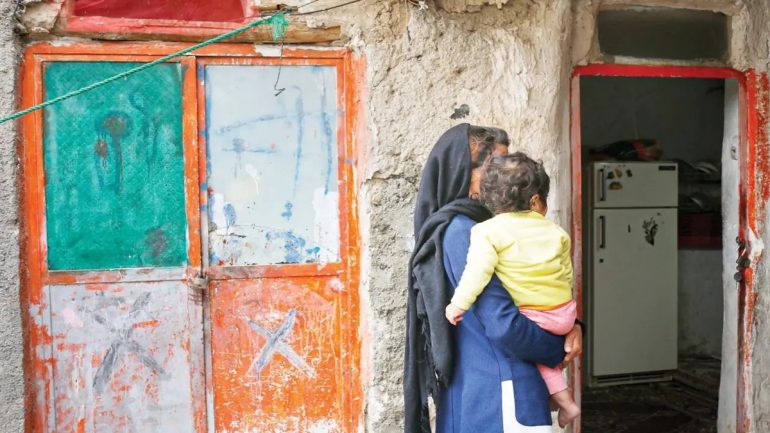 مركز أبحاث: 30% من الإيرانيين في “فقر مدقع”