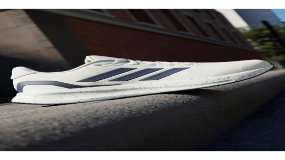 أزياء الحياة الحديثة: دور منتجات أديداس في تحول تجربة التسوق والأناقة اليومية.