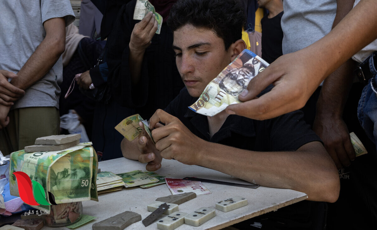 أزمة السيولة النقدية تخنق سكان غزة رغم وقف إطلاق النار