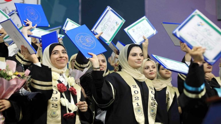 فرصة هامة للخريجين: الجامعة الإسلامية تبدأ تسجيل بيانات خريجي وخريجات 2024/2025