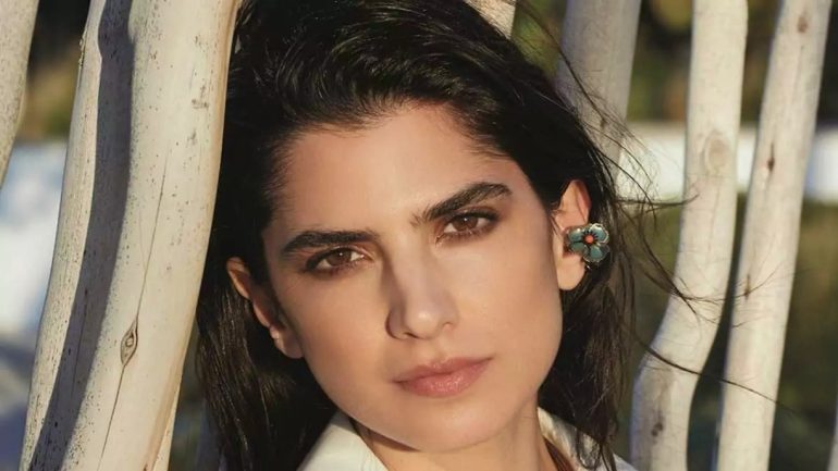 ديانة كارمن بصيبص تثير تساؤلات الجمهور… ما الحقيقة؟