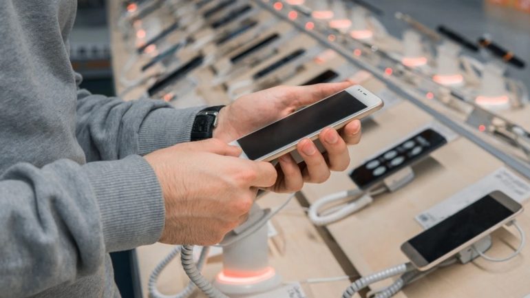 قبل شراء هاتف مستعمل.. هذه الأمور لا تتجاهلها