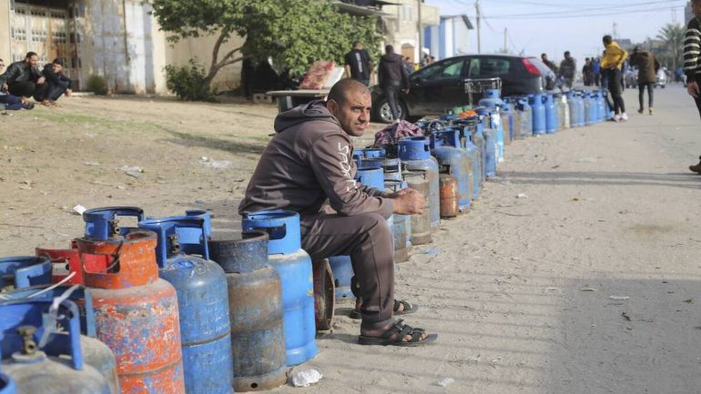 الهيئة العامة للبترول تنشر كشف تعبئة الغاز اليوم الأحد 25 يناير 2026