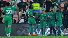 الموعد والقنوات الناقلة لمباراة الأهلي ونيوم في الدوري السعودي