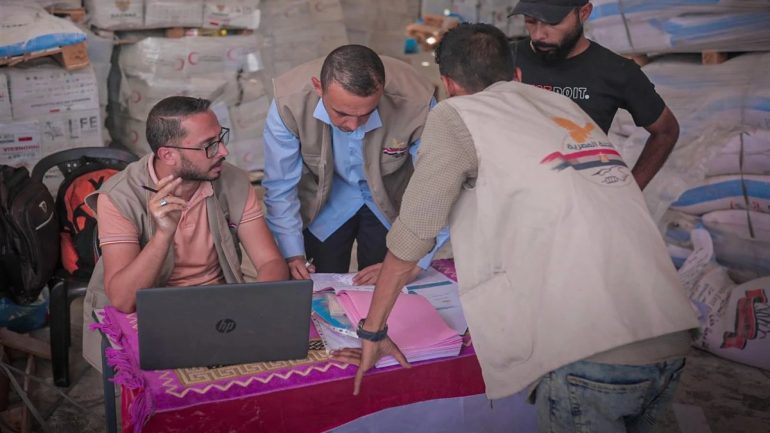 اللجنة المصرية تفتح رابطًا خاصًا لتسليم المساعدات دون الحاجة للتنقل