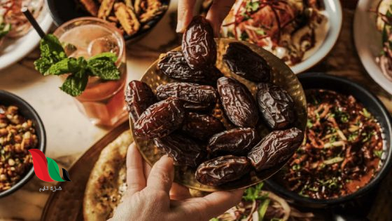 كيف يحافظ الصائم على وزنه وسط "فخ موائد الإفطار"؟