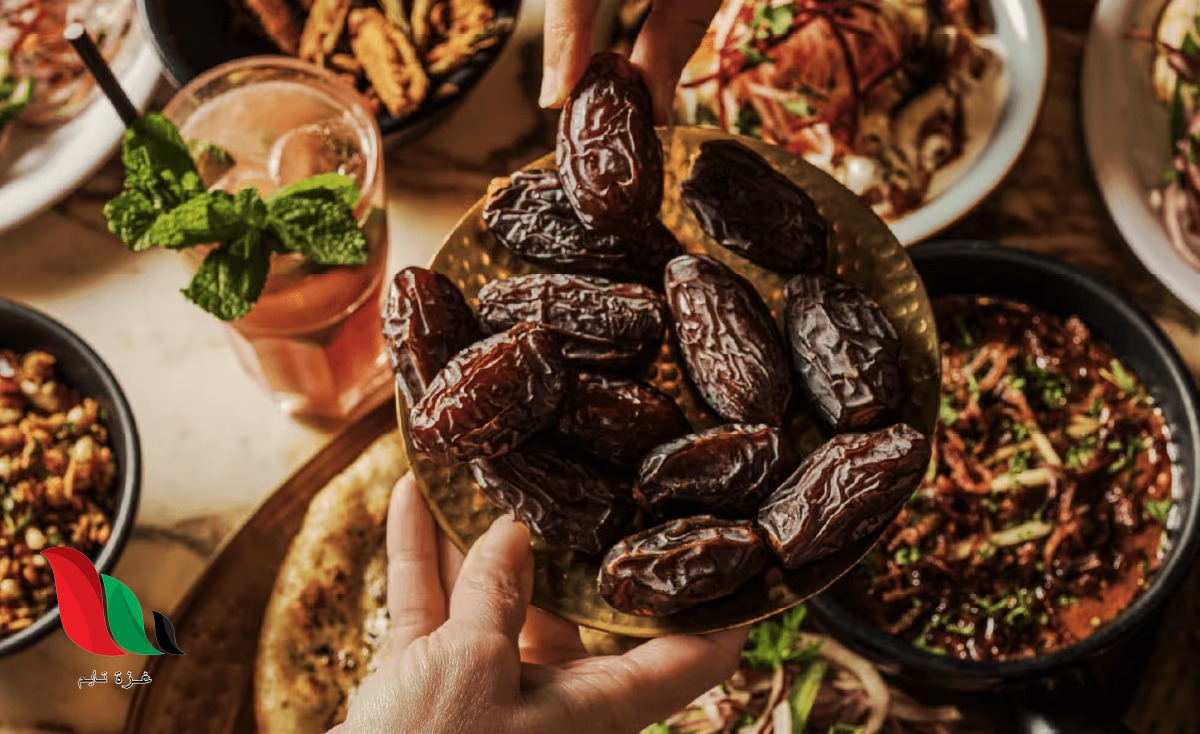 كيف يحافظ الصائم على وزنه وسط "فخ موائد الإفطار"؟