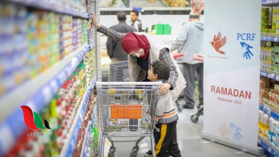 التنمية الاجتماعية توزع قسائم غذائية وملابس في غزة بدعم فرنسي