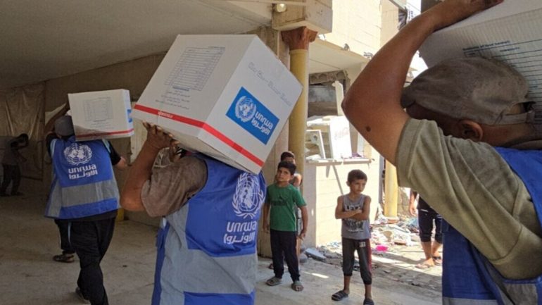 الأونروا تستأنف توزيع الكابونة الجديدة للأسر غير المستفيدة في غزة