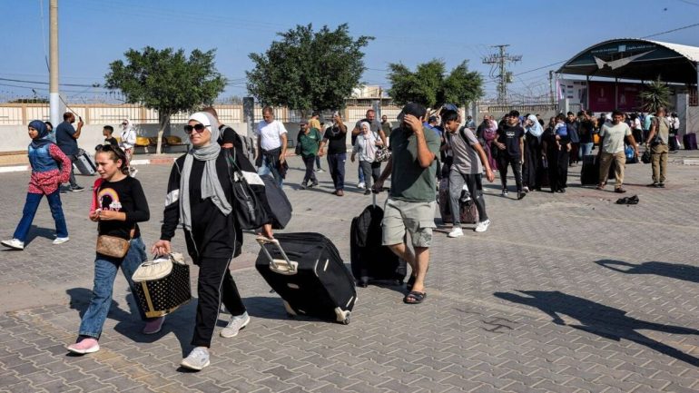 الرابط الرسمي لتسجيل الطلبة العالقين في غزة ضمن قاعدة البيانات الرسمية