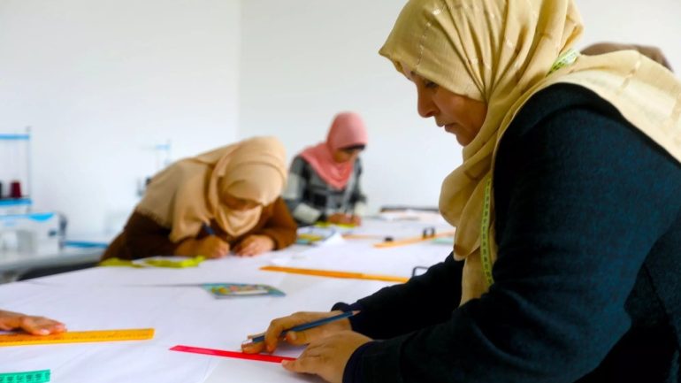 رابط تسجيل للنساء الأرامل بغزة من خلال مشروع خياطة منزلي