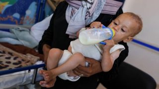 سجّل الآن لطفلك واحصل على حليب ومكملات غذائية مجانية قبل إغلاق التسجيل