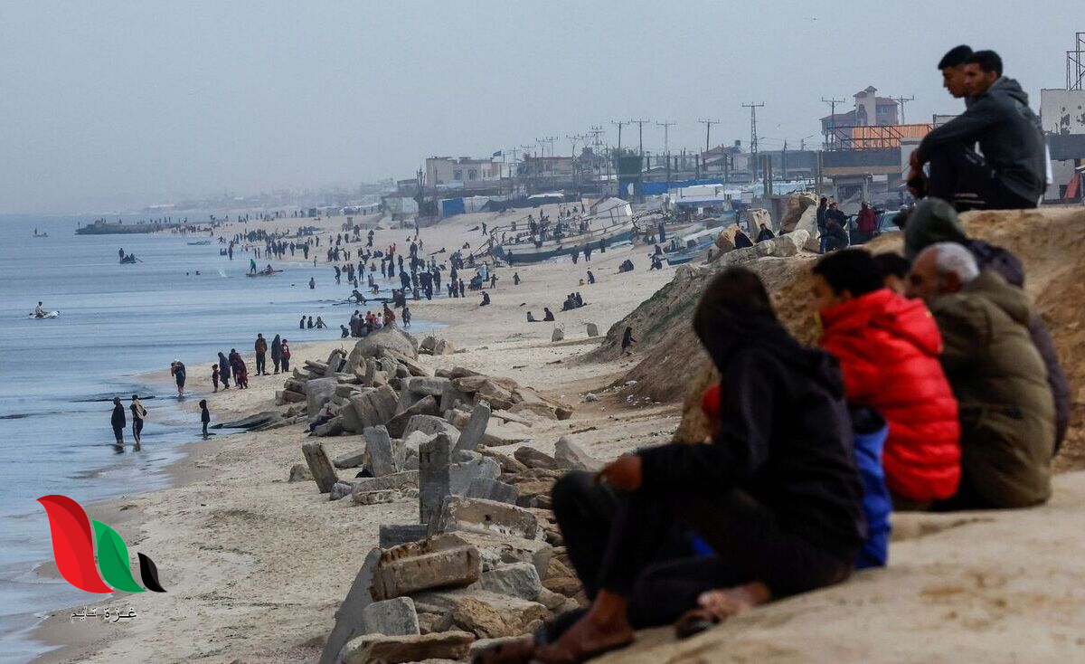 الغزيون يستخرجون بديلاً للإسمنت من قاع البحر
