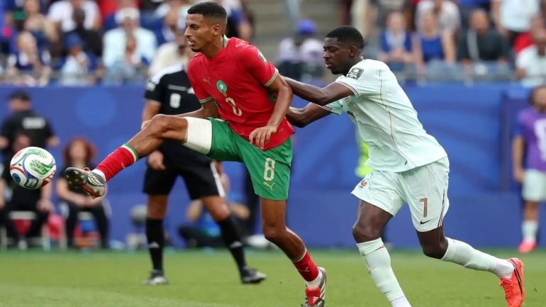 نجم منتخب المغرب يفجر صراعاً سعودياً بين الأهلي والاتحاد