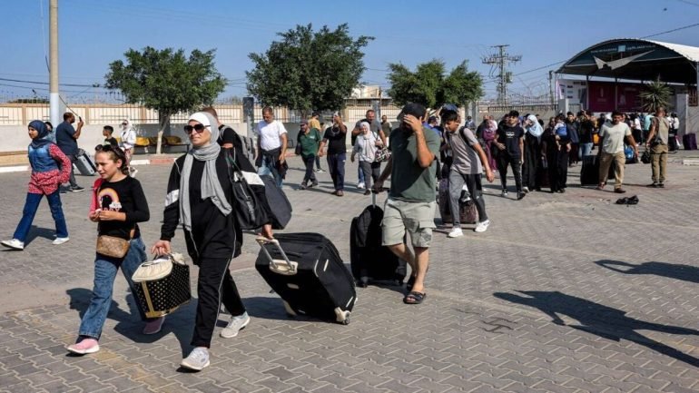 بدء حجز مواعيد إصدار جوازات السفر لطلبة الثانوية العامة في غزة.. الرابط والخطوات