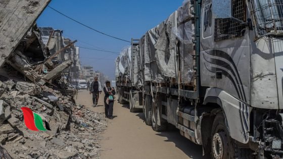 بدء تدفق الشاحنات التجارية إلى غزة بعد أزمة معبر استمرت 11 يوماً