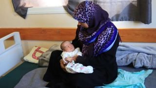 مؤسسة دولية تفتح باب التسجيل للاستفادة من دعم الحوامل والمرضعات في غزة